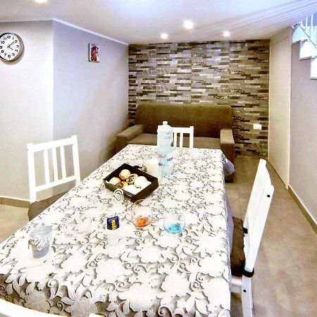La Casa Di Helena Apartment Наполи Екстериор снимка