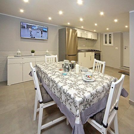 La Casa Di Helena Apartment Наполи Екстериор снимка
