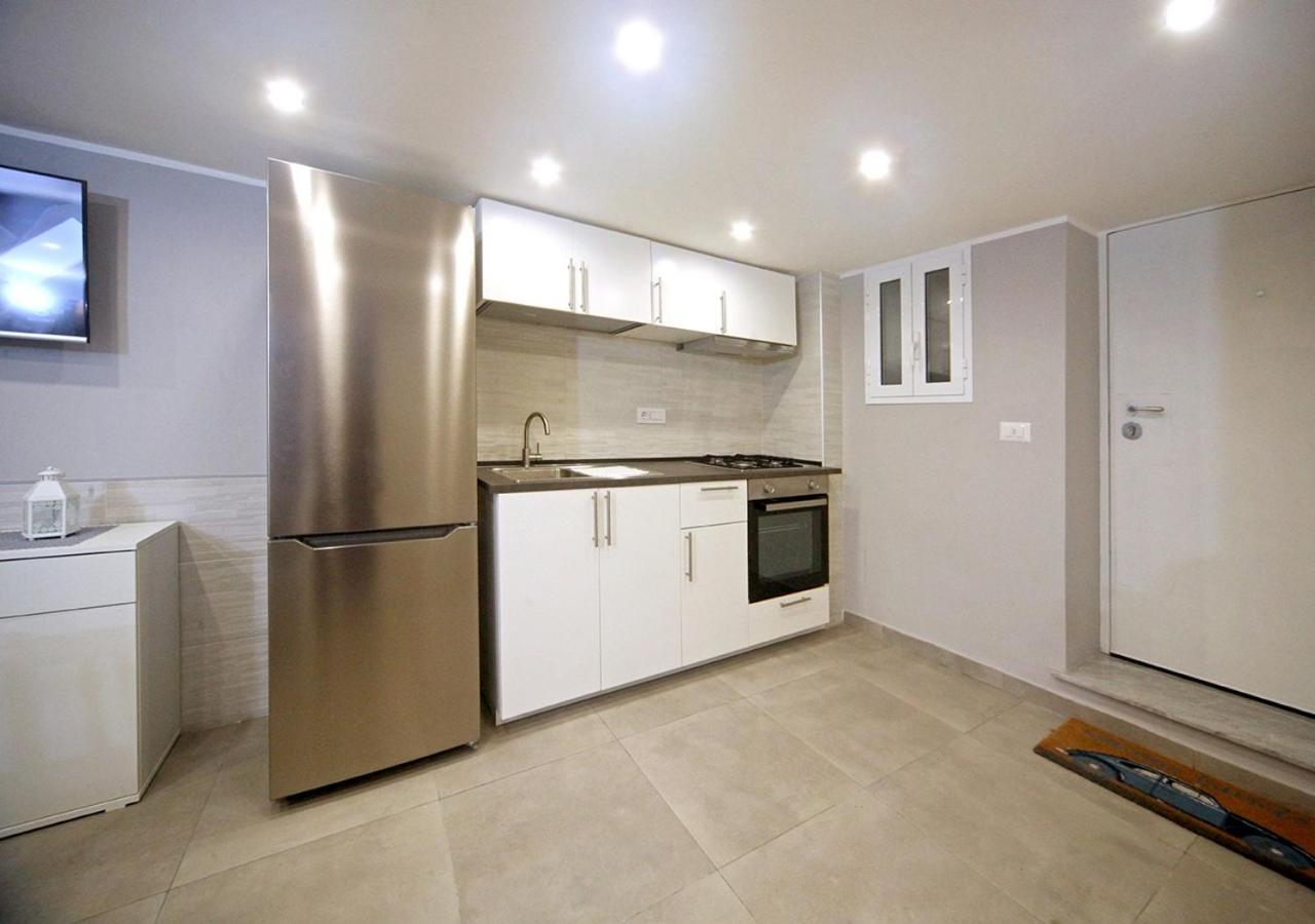 La Casa Di Helena Apartment Наполи Екстериор снимка