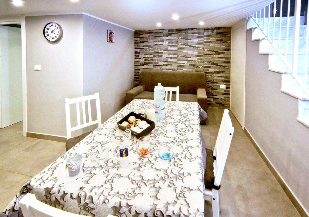 La Casa Di Helena Apartment Наполи Екстериор снимка