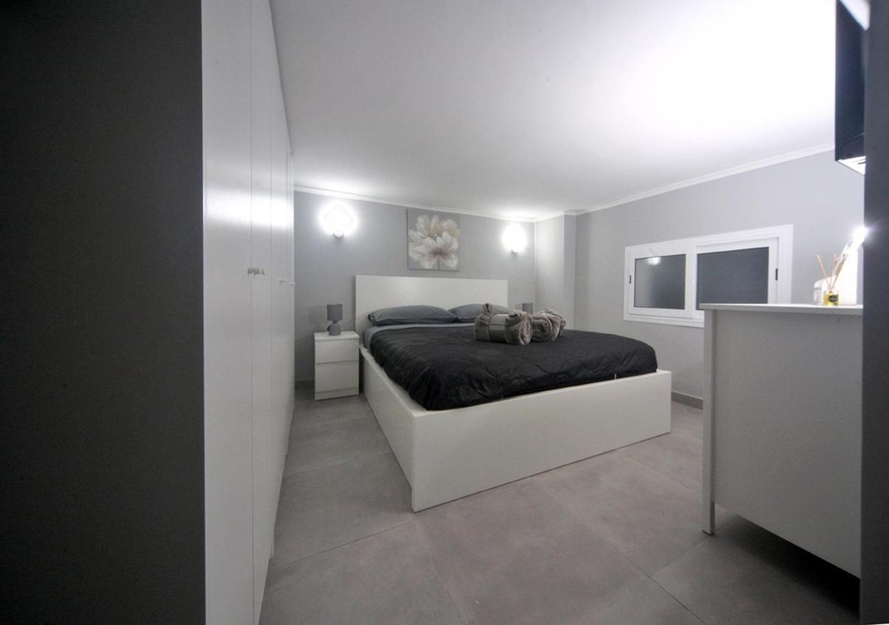 La Casa Di Helena Apartment Наполи Екстериор снимка