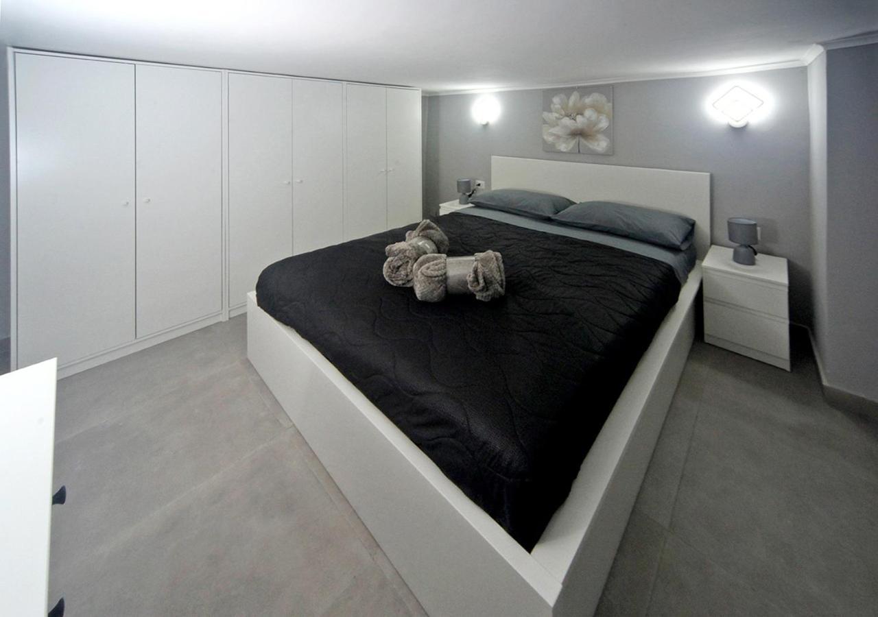 La Casa Di Helena Apartment Наполи Екстериор снимка